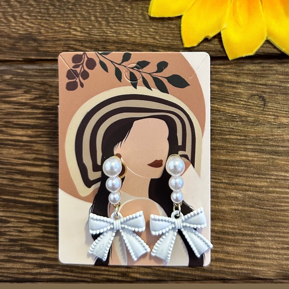 Pearl bow earrings